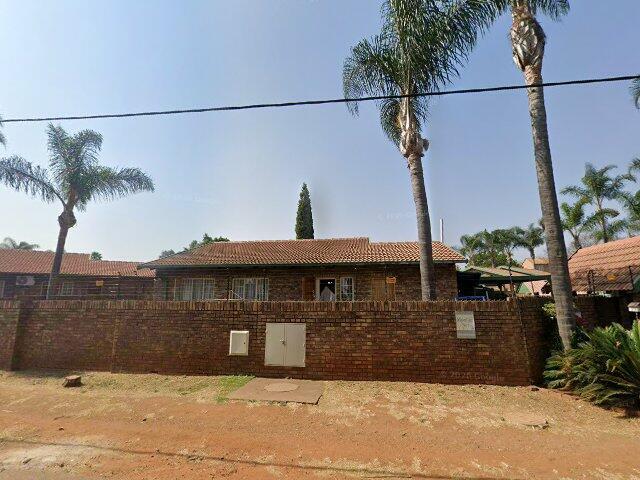 Portion 152 Of The Farm Lyttelton 381, Registered In The City Of Tshwane Metropolitan Municipality, Also Known As Unit 10 Emerald Park, 226 Glover Avenue, Die Hoewes, Centurion, Gauteng