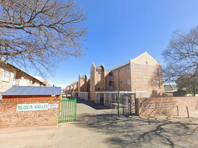 Unit 40, Bloemvallei, 60 Faure Avenue, Willows, Bloemfontein