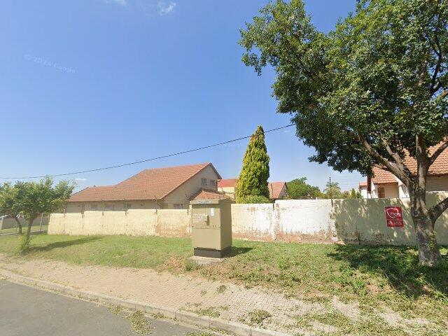 Erf 420 Barbeque Downs Extension 15, Door No. 8 Fairways Complex, Montrose Road, Babeque Downs, Extension 15, Kyalami, Midrand