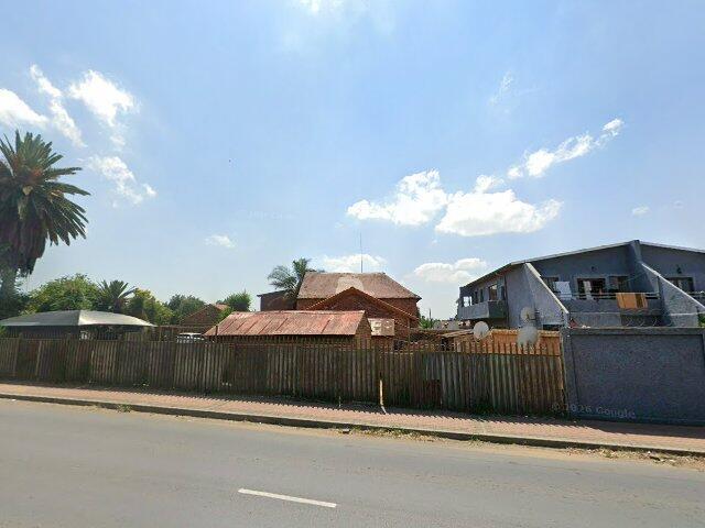 Unit 2, Lake Park, 16 Selkirk Street, Germiston