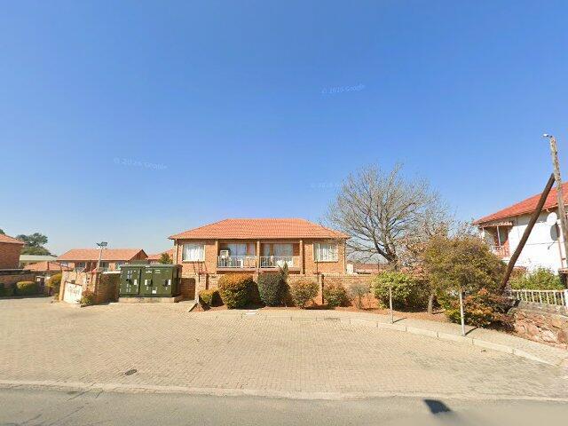 Section No. 5, Glenville Mews, Rosettenville Extension 6 Township, City Of Johannesburg, Unit 5 Glenville Mews, 450 Rifle Range Road, Rosettenville, Johannesburg