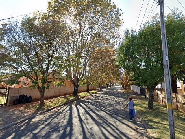 Section No. 4, Sectional Plan No. Ss319/1996, Scheme Known As Lake Placid, Primrose Township, Ekurhuleni Metropolitan Municipality; Door 4, Lake Placid, Marguerite Avenue, Primrose, Germiston
