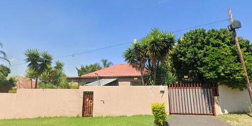 3 Bedroom House With Flat