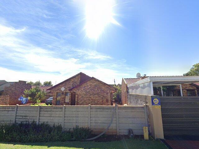 Erf 2657 Spruitview Township, Registration Division I.R, Province Of Gauteng, Being 2657 Mvemve Street, Spruitview, Katlehong