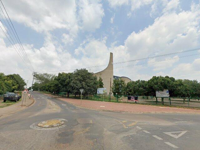 Section No. 2 As Shown On Sectional Plan No. Ss431/1989 In The Scheme Known As El1183 In Respect Of The Land And Buildings Situated At Erf 1183 Elarduspark Extension 6 Township, Local Authority: City Of Tshwane Metropolitan Municipality; Street Address: No. 2, El1183, 642 Muskowiet Street, Elarduspark, Extension 6