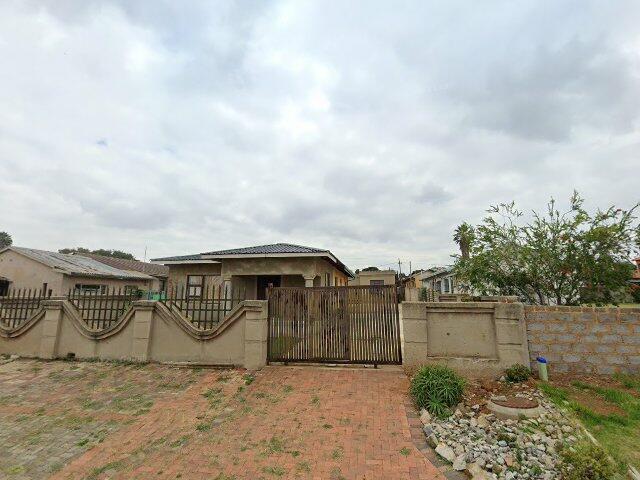 Erf 142, Kocksoord Township, Registration Division I.Q., Province Of Gauteng, Situated At 10 Horak Street, Kocksoord, Randfontein