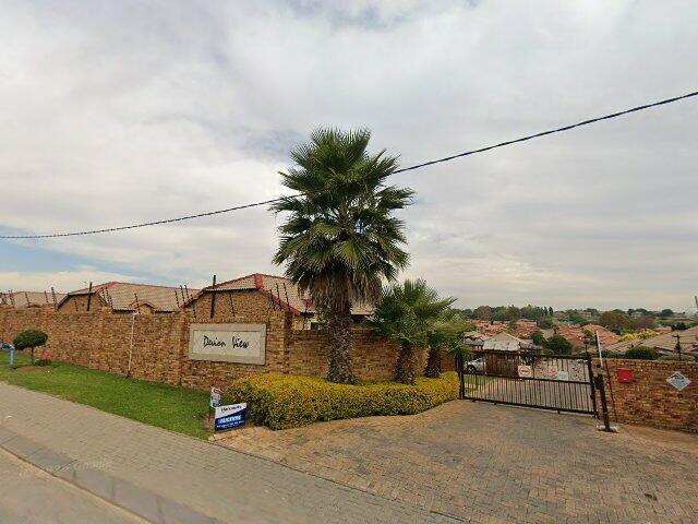 Section 20 Devion View, Known As 20 Devion View, Saayman Road, Hoineydew Manor Ext 29, Roodepoort