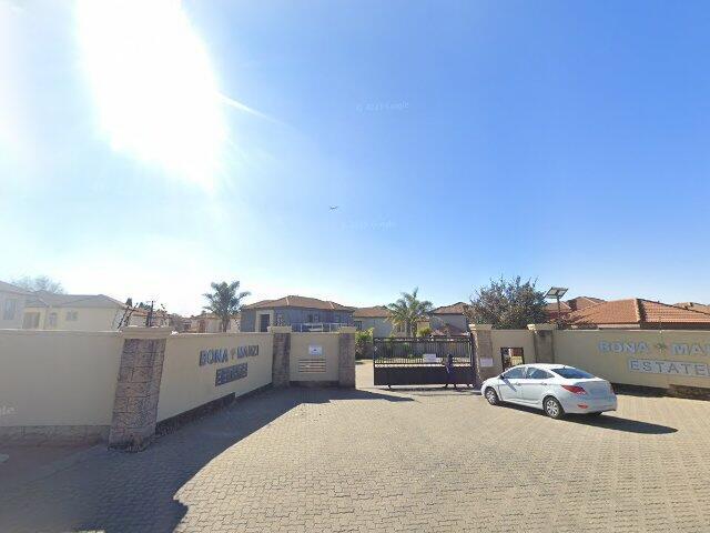 Unit B, Bona Manzi Estate, 49 Koppie Avenue, Kempton Park