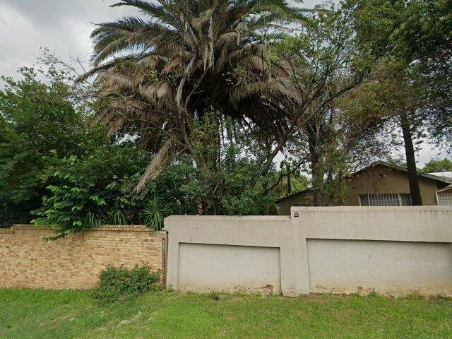 Section No. 17, Sectional Plan No. Ss630/1997, Lombardy Glen, Lombardy West Township, City Of Johannesburg; Unit 17 Lombardy Glen, 32 Greenville Road, Lombardy West, Johannesburg