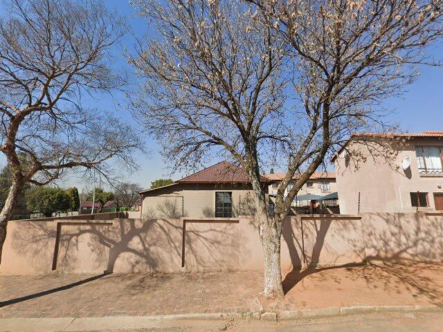 Section No. 4, Scheme Known As Naveh, Erf 1885 Rensburg Township, Local Authority: Lesedi Local Municipality, Also Known As Unit 4 Naveh, 14 Eugene Marais Street, Rensburg, Heidelberg