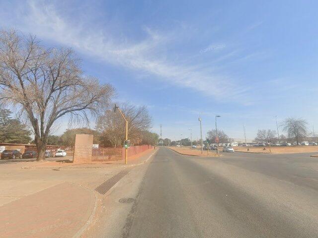 Section No. 51, College Mansions, Vanderbijlpark Central East No 1, C/O Jan Van Riebeeck And Livingstone Boulevard, Vanderbijlpark