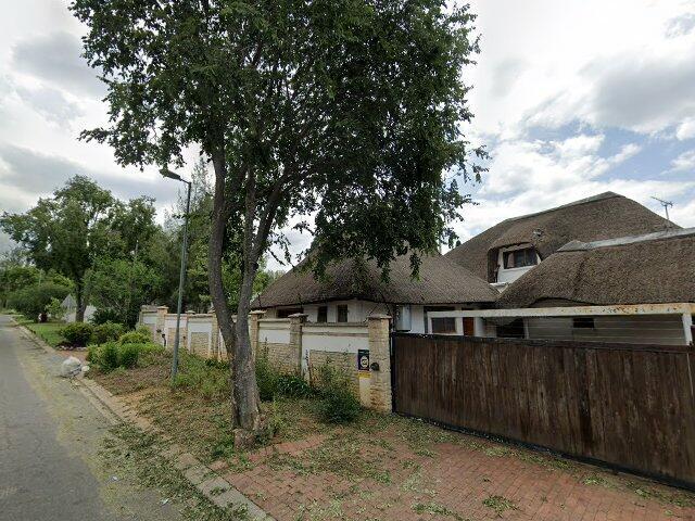 Erf 456, Paulshof Extension 10 Township, Registration Division I.R., Province Of Gauteng, 52 Komari Avenue, Paulshof, Bryanston, 2191