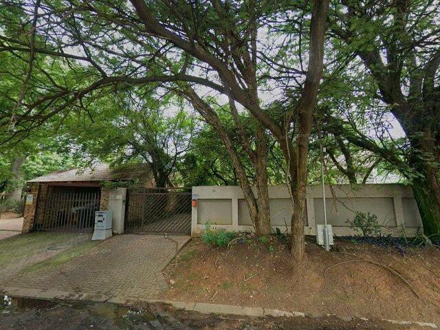 Section No. 16 As Shown And More Fully Described On Sectional Plan No Ss112/2001 In The Scheme Known As Ululapa Ii In Respect Of The Land And Buildings Situate At Sharonlea Extension 17 Township, Local Authority City Of Johannesburg Local Municipality, Also Known As 16 Ululapa Ii, 16 Suikerbossie Street, Sharonlea, Randburg