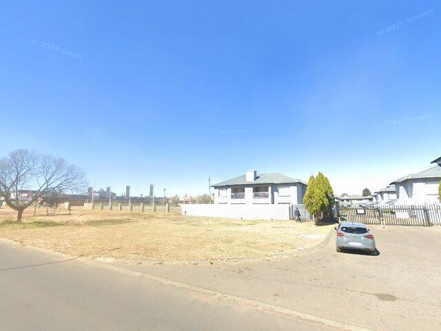 Unit 49 Stanton Estate, 545 Totius Road, Crystal Park, Benoni