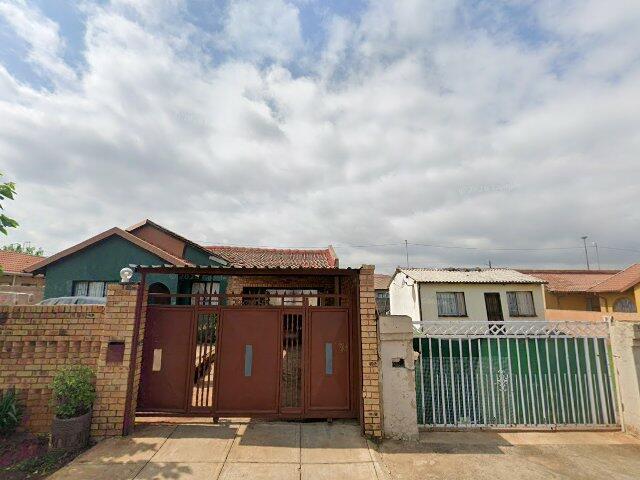 Erf 14004 Vosloorus Extension 10 Township, Stand No. 14004 Vosloorus Extension 10, 14004 House, Umbokola Street