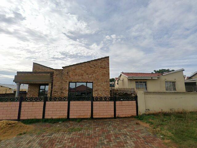 Erf 177 Palm Ridge Township, Registration Division I.R., Province Of Gauteng; 8 Geelhout Place, Palm Ridge