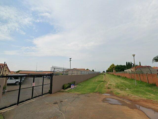 Section 22, Loushe Gardens, Unit 22, 2 Toombs Road, Witfield Extension 13, Boksburg