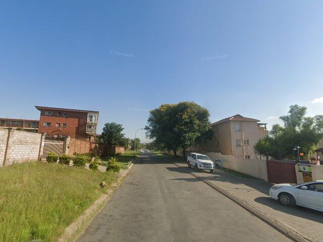 Section Number 33, Sectional Plan Number Ss359/2008, Scheme Known As Camelot, Castleview Extension 10 Township, Unit 33 Camelot, Corner Grey And Camberley Avenue, Castleview Ext 10, Germiston, 1401