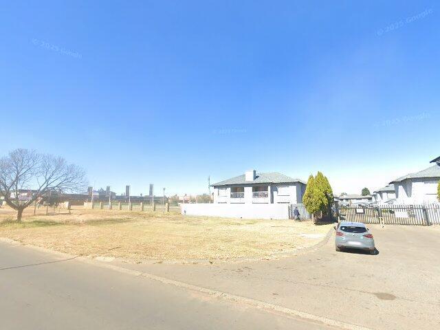 Unit 2 Stanton Estate, Totius Road, Crystal Park, Benoni