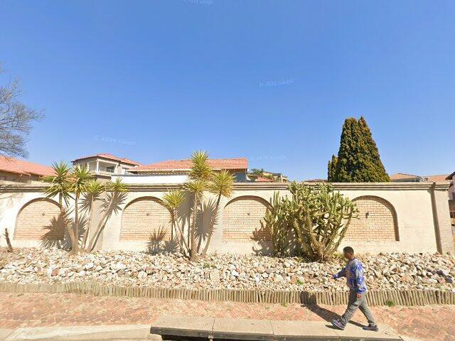 Section 40, Lake Mondeor, Mondeor Extension 5 Township, 49 John Masefield Drive, Unit 40, Lake Mondeor Extension 5, 2091
