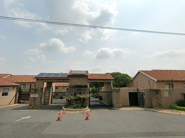 Section 119, Woodlands Gardens, 92 Bellairs Drive, Noordhang, Noordhang Extension 45, Randburg; Erven 524, 525 And 526 Noordhang Extension 45 Township