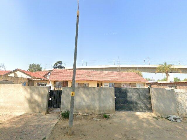 Erf 907 Rhodesfield Extension 1 Township, 12 Canopus Street, Rhodesfield Extension 1