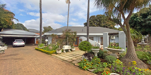 Exclusive & Prestigious Family Residence