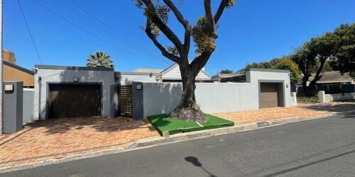 Luxurious & Fully Off-Grid 4-Bedroom Smart Home In Kenwyn