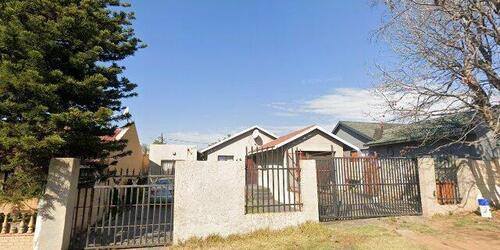3 Bedroom House With Outbuilding